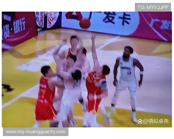 拉拽球衣犯规的判罚标准到底有多严格？裁判尺度全解析